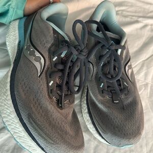 Saucony Women's US 7 Triumph 19
Alloy/Powder Running Shoes S10678-20